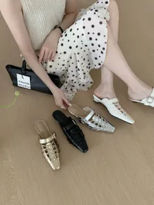 Mules rétro con design di nicchia e cinturini traforati tacco basso donna, scarpe estive