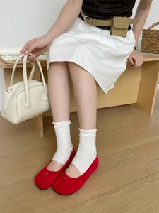 Chaussures plates à bout fendu pour femmes, ballerines élégantes de style printemps décontracté.