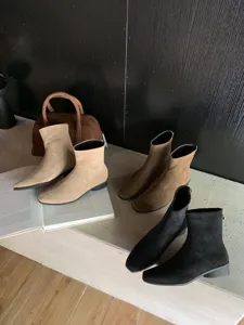 Bottines rétro françaises à bout carré et talon épais pour femme en daim automne.