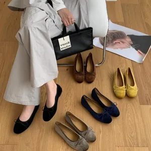 Comfortable Korean style velvet ballet flats with low heels, soft daily slip-on shoes for women.