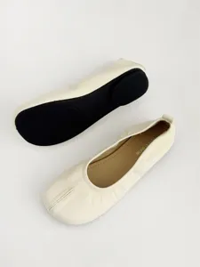 Beige soft leather split-toe flat shoes for women, comfortable slip-on tabi ballet flats.