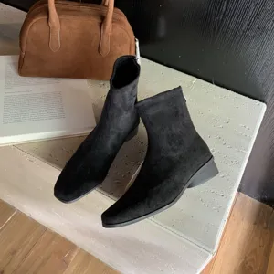 Bottines rétro françaises élégantes à talons carrés et bout carré pour femmes.