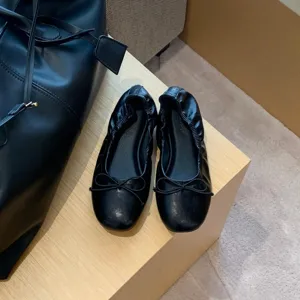 Zwarte platte ballerina's voor dames met ronde neus, schattige strik en fijn draagcomfort.