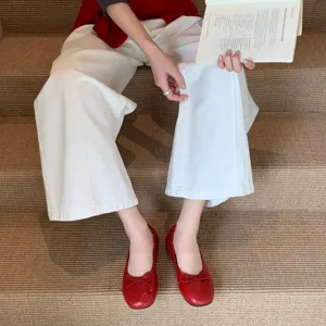 Rode platte dames ballerina's in retro stijl met strik, comfortabele ronde neus schoenen.
