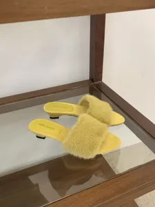 Zapatos mules de tacón bajo con punta abierta y pelo amarillo para mujer estilo casual chic