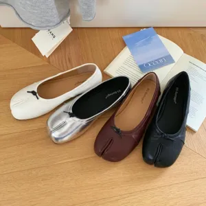 Close-up of split-toe ballet flats in four chic colors, featuring elegant bow details for daily wear.