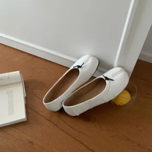 French split toe white ballet flats detail, comfortable flat slip on shoes with soft leather.