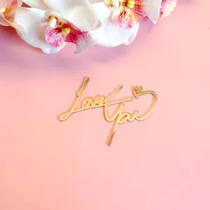 Cake topper Love You en acrylique doré pour décoration de dessert de Saint-Valentin.