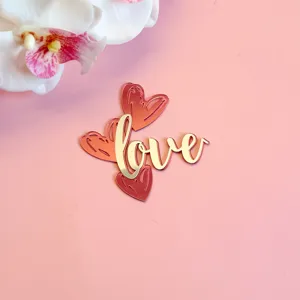 Topper de gateau Love en acrylique pour fete de la Saint Valentin rouge et or.