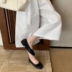 Dames zwarte platte ballerina schoenen met strik ronde neus lage snit dagelijkse schoen detail