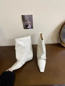 Stivaletti eleganti da donna con punta quadrata e tacco basso, comode scarpe autunnali.