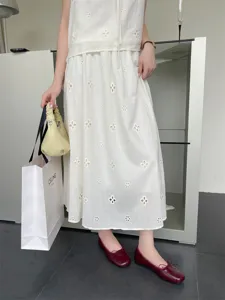 Retro flat ballet shoes for women, elegant shallow slip-on design, soft daily wear detail shot.
