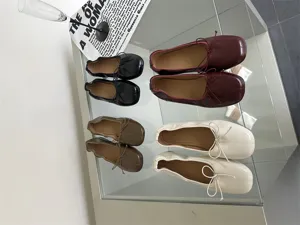 Retro flat ballet shoes for women, stylish square toe slip-on daily casual footwear.