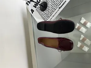 Retro flat ballet shoes for women, shallow cut wine red single shoes with cute bow design.