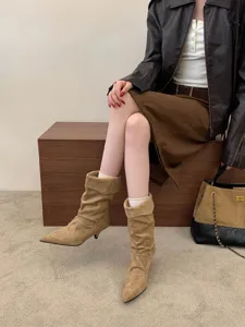 Botas slouchy de tacón bajo y puntera puntiaguda estilo francés, botines de ante elegante.