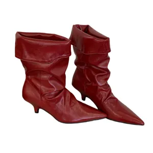 Botas rojas de tacón de gatito con punta puntiaguda elegantes botines franceses de otoño