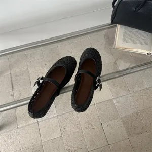Scarpe basse Mary Jane da donna in mesh nero intrecciato con cinturino con fibbia, traspiranti.