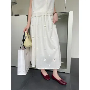 Retro flat ballet shoes for women, stylish shallow single shoes for daily casual wear.