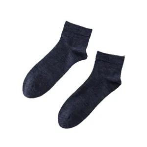Breathable wool casual socks for men and women, solid color mid-short tube knitted socks.