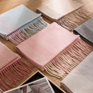 Écharpe classique en laine à carreaux pour femme, douce et chaude frange hiver.