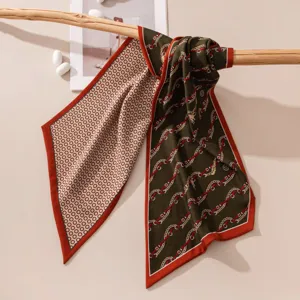 Lussuosa sciarpa stretta in seta e lana con stampa a catena vintage, nastro da collo elegante.