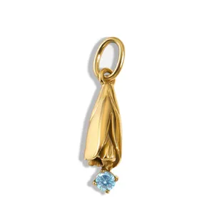 Goldfarbene Titanstahl Geburtsblume Anhänger Halskette Detailansicht mit hellem blauem Stein.