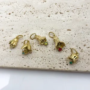 Goldene Blumenanhänger mit bunten Kristallen, exquisite DIY Schmuckanhänger für Halsketten.