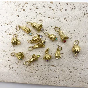 DIY handgemachte Titanstahl Blumen Anhänger Detail mit bunten Geburtsblumen Kristall-Charms.