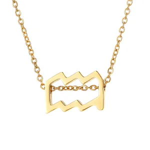 Collier pendentif zodiaque Verseau en acier inoxydable doré détail vue rapprochée bijou