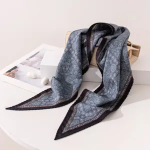 Pañuelo azul de mezcla seda lana con estampado cachemira y borde elegante para oficina.