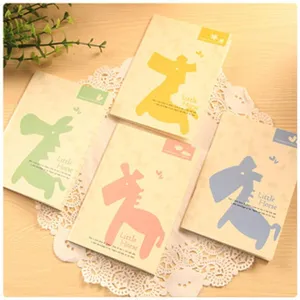 Joli carnet design petit cheval de dessin animé, journal portable coloré pour les étudiants.
