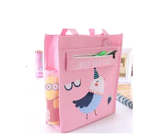Borsa in tela rosa per studenti con grazioso design di uccelli e tasche laterali.