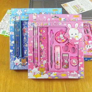 Vista detallada de la bonita caja de regalo de papelería de dibujos animados con herramientas.