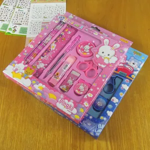 Bonita caja de regalo de papeleria con dibujos animados de 9 piezas para los ninos.