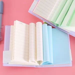 Simpatico taccuino colorato con copertina in plastica per la scuola e l'ufficio quotidiano