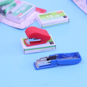 Mini Heftgerät Set mit süßen tragbaren Plastik Tacker und Heftklammern für Büro und Schule.