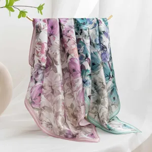Elegante foulard in seta con stampa floreale, piccolo fazzoletto da collo in seta pura.