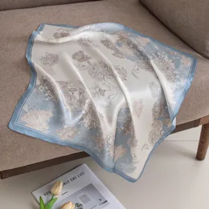 Foulard di seta gelso quadrato elegante stampa floreale fazzoletto da collo da donna