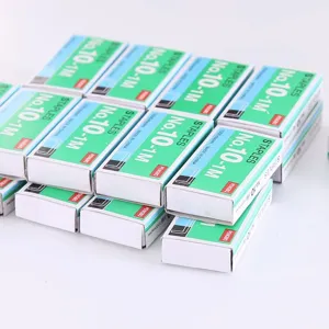 Petites agrafes de bureau No.10-1M boîtes d'emballage empilées proprement pour usage de bureau.