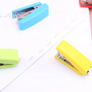 Mini nietmachine set kleurrijke schattige kleine nietjes voor kantoor school kantoorartikelen