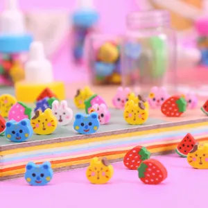 Joli lot de gommes en forme d'animaux et de fruits, fournitures scolaires colorees cadeau.