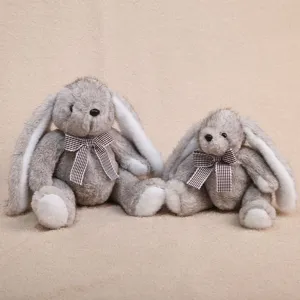 Mignon lapin en peluche vison romain nœud assis, poupée lapin aux longues oreilles
