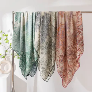 Écharpe carrée en laine à imprimé floral botanique vintage français pour les femmes.
