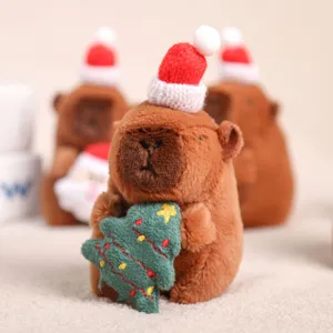Lindo colgante de peluche de capibara de Navidad, suave animal de peluche llavero mochila adorno