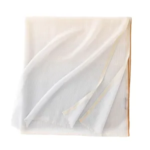 Sciarpa in lana minimalista con sfumatura e bordo dorato, scialle a quadri leggero.