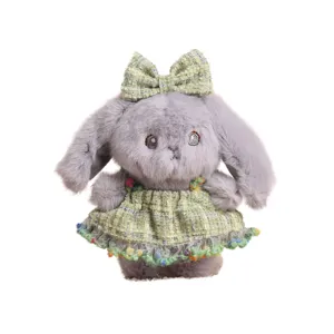 Süßer flauschiger Schlappohr-Kaninchen-Plüschanhänger mit grünem Tweed-Kleid und Schleife.