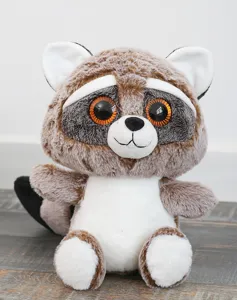 Niedliches Waschbär Plüschtier Detail, weiches Stofftier Figur mit glitzernden Augen.