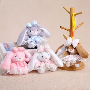 Simpatica bambola di coniglio in peluche con abito floreale e grazioso portachiavi.