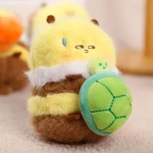 Grazioso ciondolo in peluche di ape con tartaruga, morbido accessorio per borse e zaini.