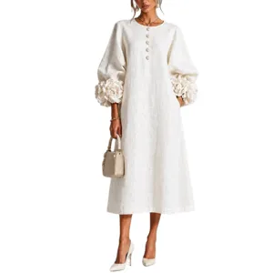 Elegante abito midi écru con polsini floreali 3D, maniche lunghe e un raffinato scollo rotondo.